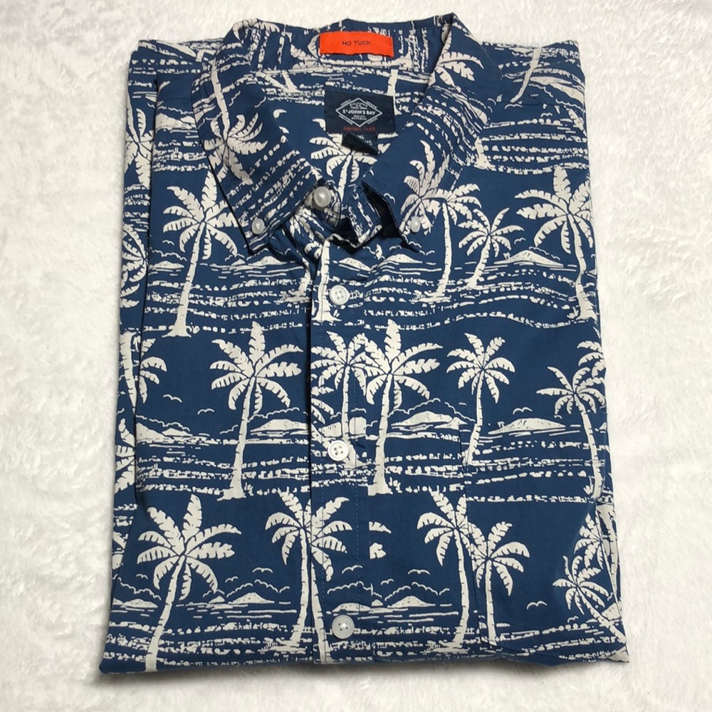 NWOT mens short sleeve button down shirt